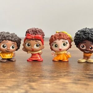 Disney DOORABLES Set of 4 Mini Figures ENCANTO Toys Madrigal Family PEPA DOLORES